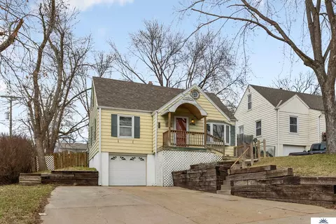 6796 Binney St, Omaha, NE 68104