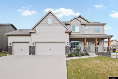 17508 Tibbles St, Omaha, NE 68116
