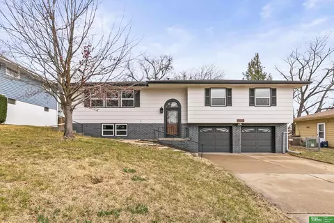1912 Lloyd St, Bellevue, NE 68005