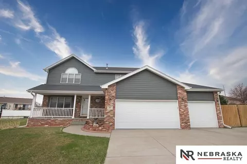 8111 Whitney Ct, Lincoln, NE 68507