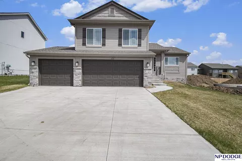 8121 S 198 Ave, Gretna, NE 68028