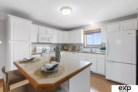 7005 S 74th St #306, La Vista, NE 68128