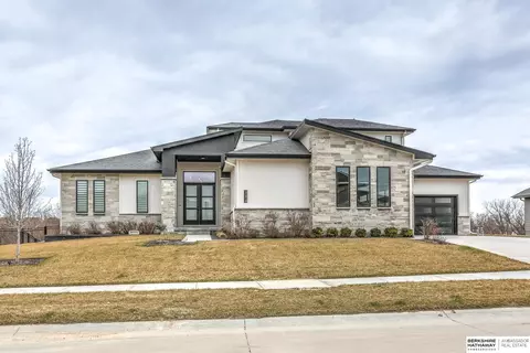 21010 C St, Elkhorn, NE 68022