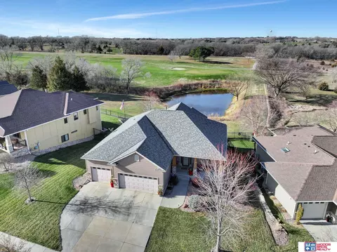 7269 Hidden Valley Dr, Lincoln, NE 68526