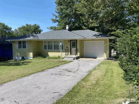 1424 S 54 St, Omaha, NE 68106