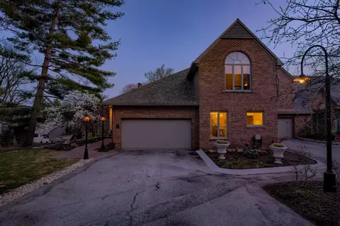 8903 Douglas Ct, Omaha, NE 68114