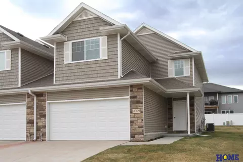 9009 Tumbleweed Dr, Lincoln, NE 68507