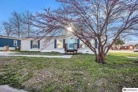 125 Gaslight Ln, Lincoln, NE 68521