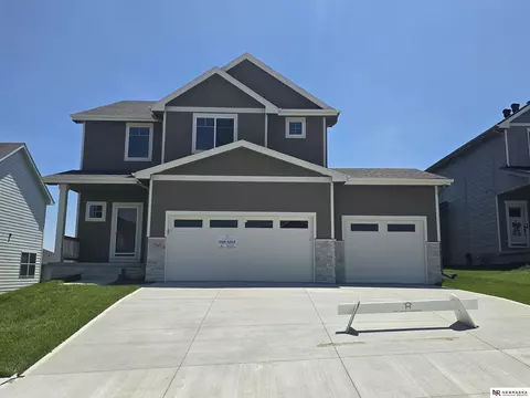 17547 Potter St, Bennington, NE 68007
