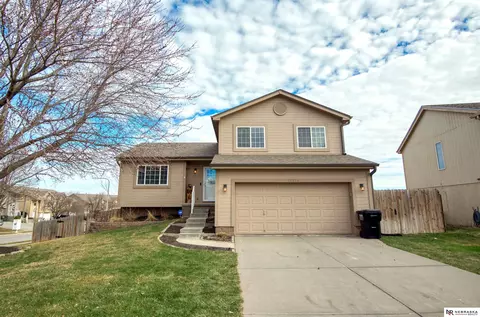 17238 Spaulding St, Omaha, NE 68116