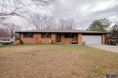 830 Sage Cir, Lincoln, NE 68520