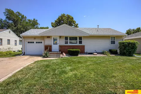 1436 Mayfair St, Fremont, NE 68025