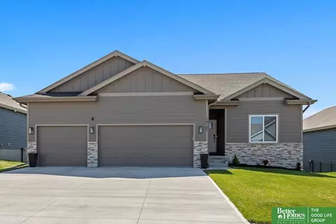 19101 Murray Trl, Gretna, NE 68028