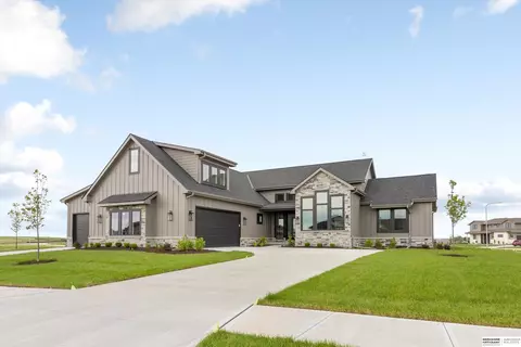 11550 S 123rd Ter, Papillion, NE 68046