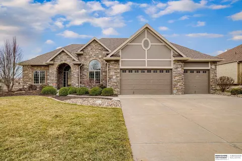 3902 N 195th St, Elkhorn, NE 68022