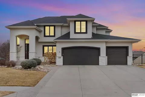 12536 S 81st Ave, Papillion, NE 68046