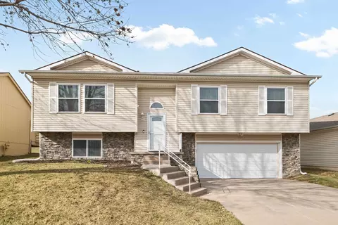 7958 Bondesson St, Omaha, NE 68122