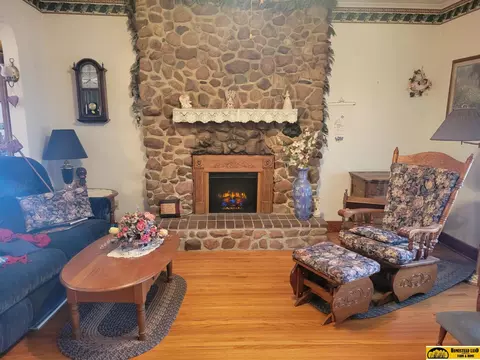 623 N 8th St, Beatrice, NE 68310 photo 4