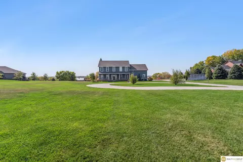 1283 Piedmont Dr, Nickerson, NE 68044