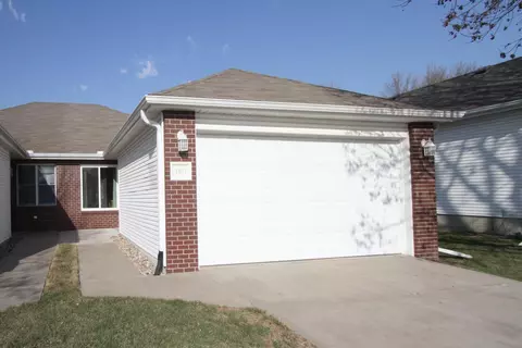 4921 S 55th Ct, Lincoln, NE 68516