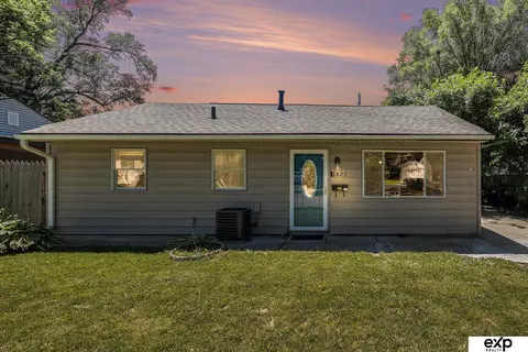 3823 Valley St, Omaha, NE 68105