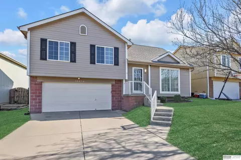 18679 V St, Omaha, NE 68135