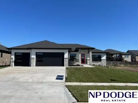 2748 S Creek Rd, Lincoln, NE 68516