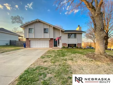 2106 Nottingham Dr, Bellevue, NE 68123