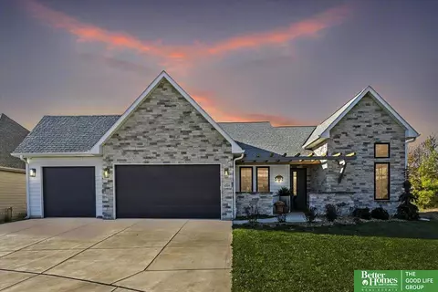 4505 Hawthorne Dr, Lincoln, NE 68516