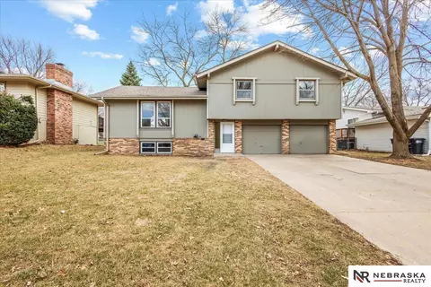11729 Sunburst St, Omaha, NE 68164