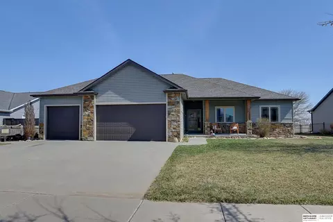 10020 N 152nd St, Waverly, NE 68462