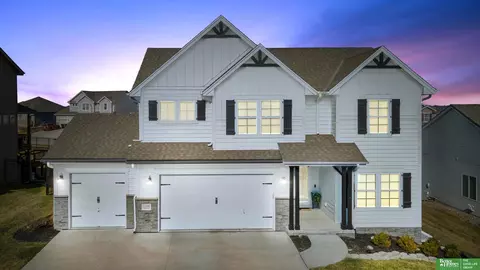 11006 Cove Hollow Dr, Papillion, NE 68046