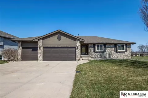 19438 Davy Jones Cir, Plattsmouth, NE 68048