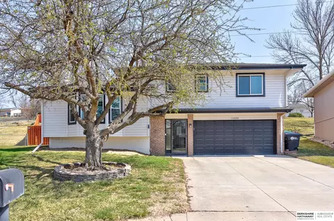 11420 Laci Cir, Omaha, NE 68137
