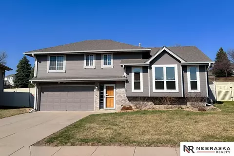 13801 Springview Dr, Papillion, NE 68133
