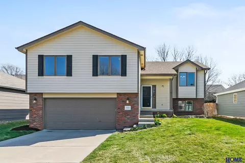 7544 Brummond Dr, Lincoln, NE 68516
