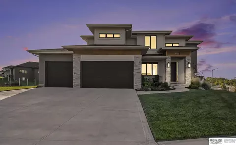 6410 S 207 Avenue Cir, Elkhorn, NE 68022
