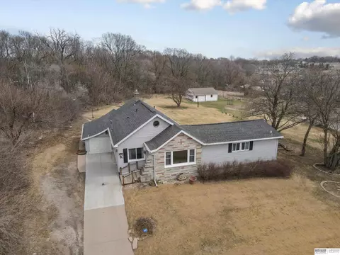 6837 N 60th St, Omaha, NE 68152