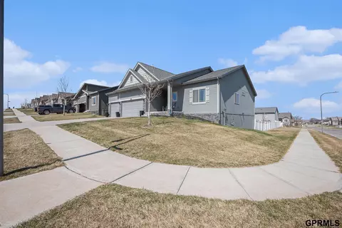 16604 Weber St, Bennington, NE 68007 photo 2