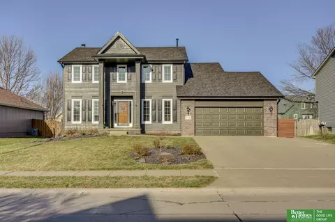 314 Fall Creek Rd, Papillion, NE 68133