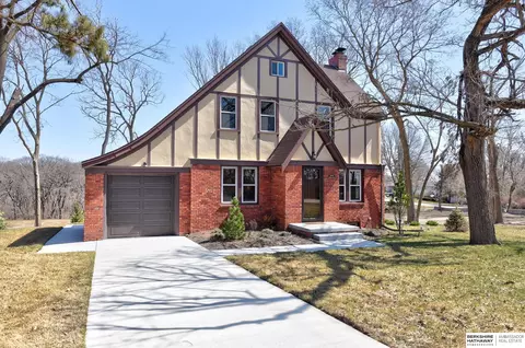 10211 Calhoun Rd, Omaha, NE 68112