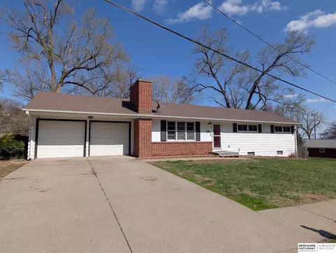 1905 Freeman Dr, Bellevue, NE 68005