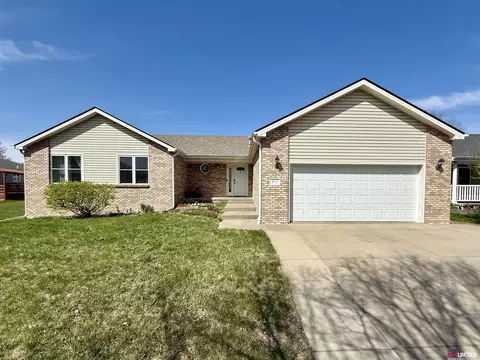 4111 N 8th Street Cir, Lincoln, NE 68521