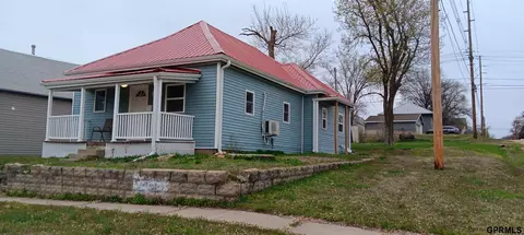 1229 3rd St, Fairbury, NE 68352