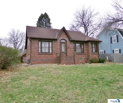 1211 Elk St, Beatrice, NE 68310 photo 3
