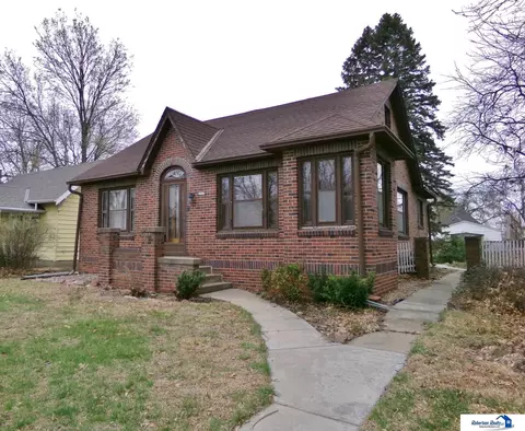 1211 Elk St, Beatrice, NE 68310 photo 2