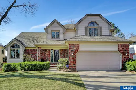 5741 Culwells Rd, Lincoln, NE 68516
