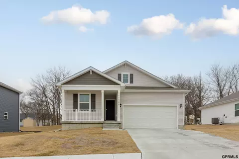 17720 Hampton Dr, Omaha, NE 68136