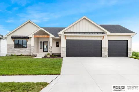5712 N 198th St, Elkhorn, NE 68022