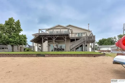 17323 Beach Cir, Bellevue, NE 68123